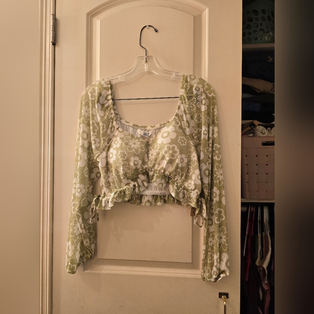Madden NYC floral Long Sleeve Crop Top Sz M Green